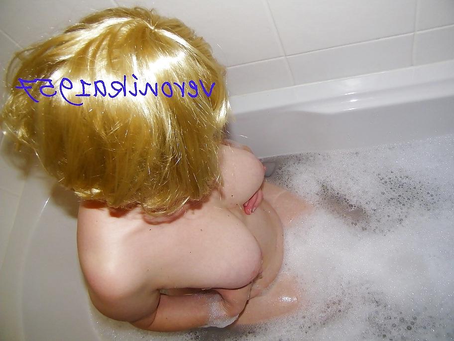 18P Blonde in the Bath