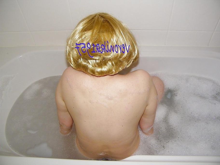 18P Blonde in the Bath