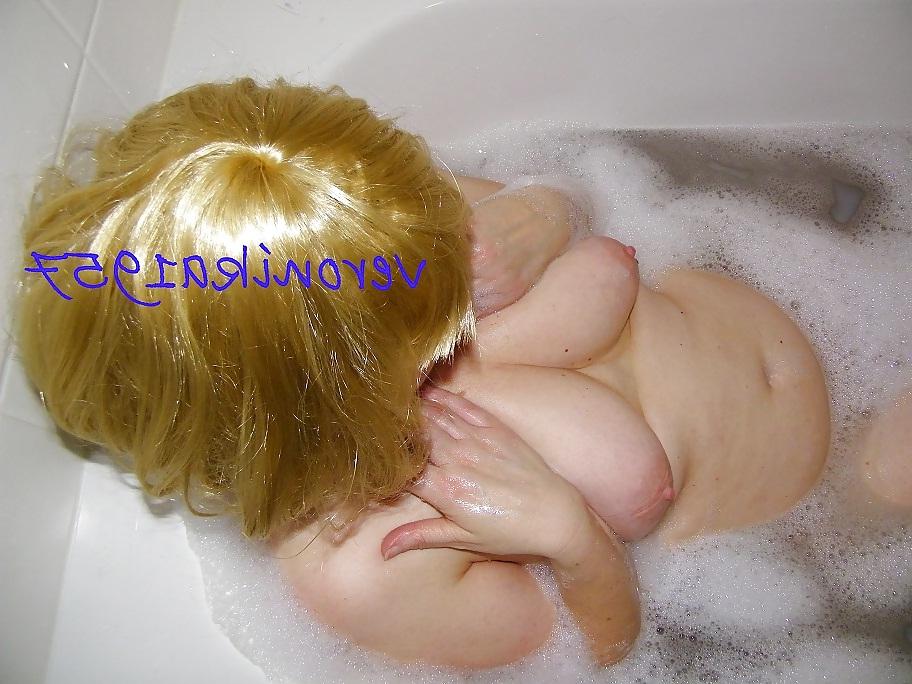 18P Blonde in the Bath