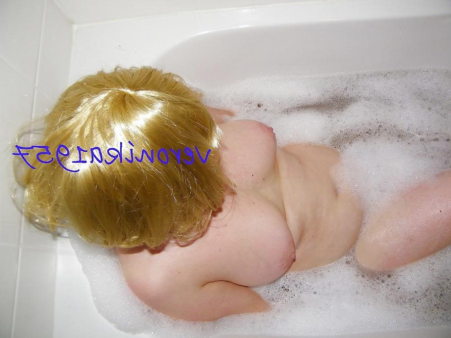 18P Blonde in the Bath