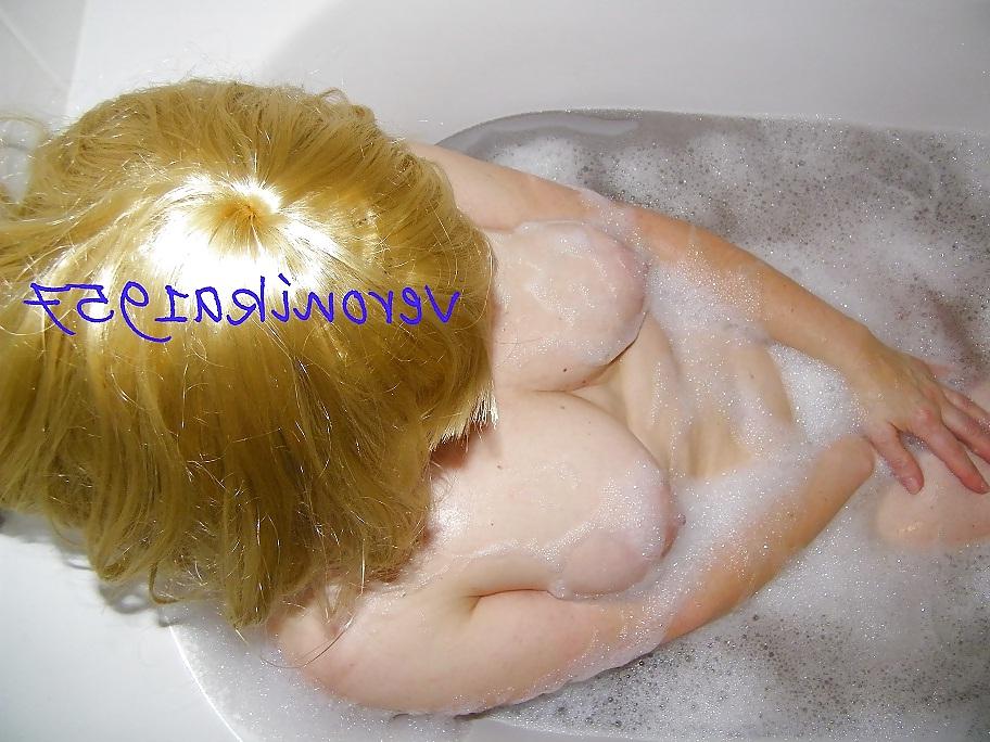 18P Blonde in the Bath