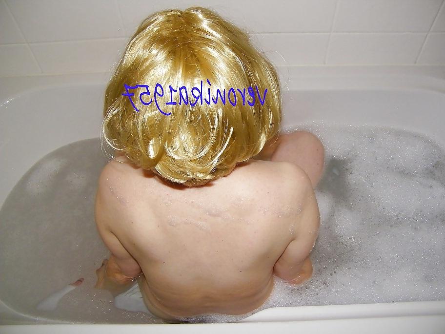 18P Blonde in the Bath