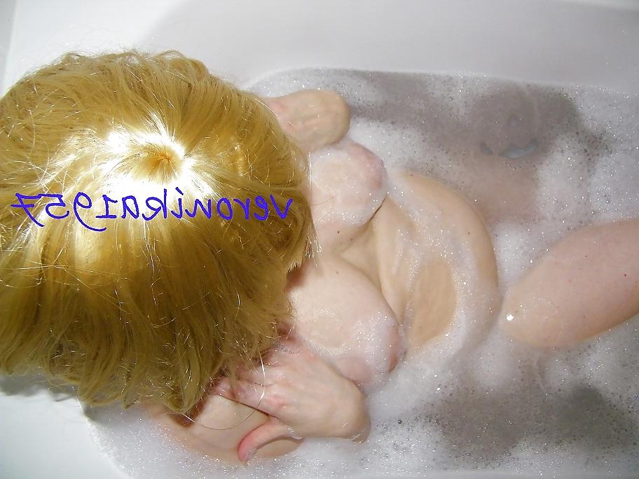 18P Blonde in the Bath