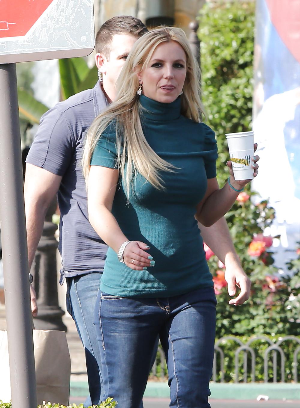 9P Britney Spears - Got Herself A Miracle Bra