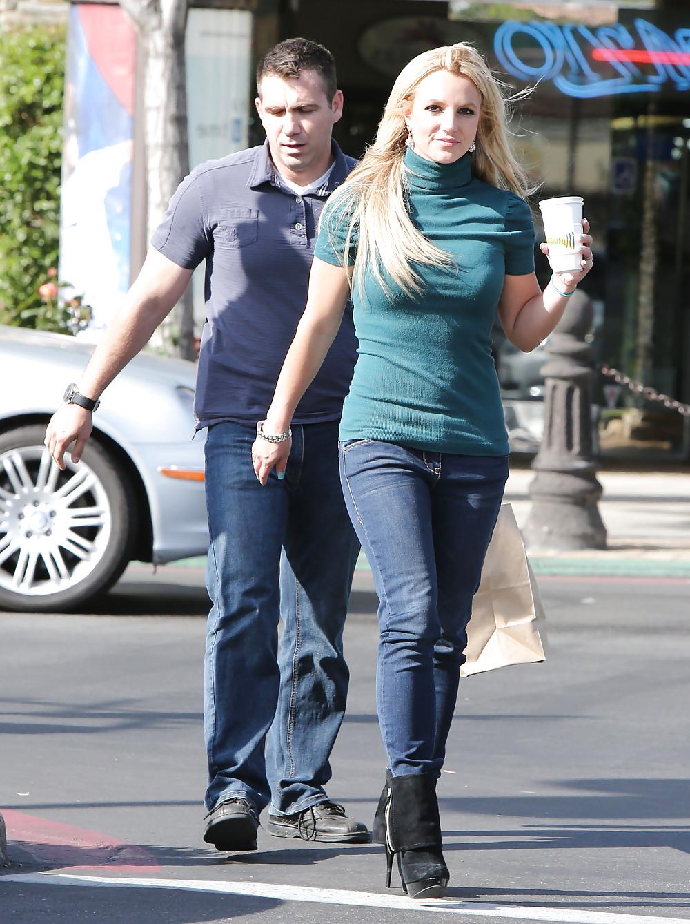 9P Britney Spears - Got Herself A Miracle Bra