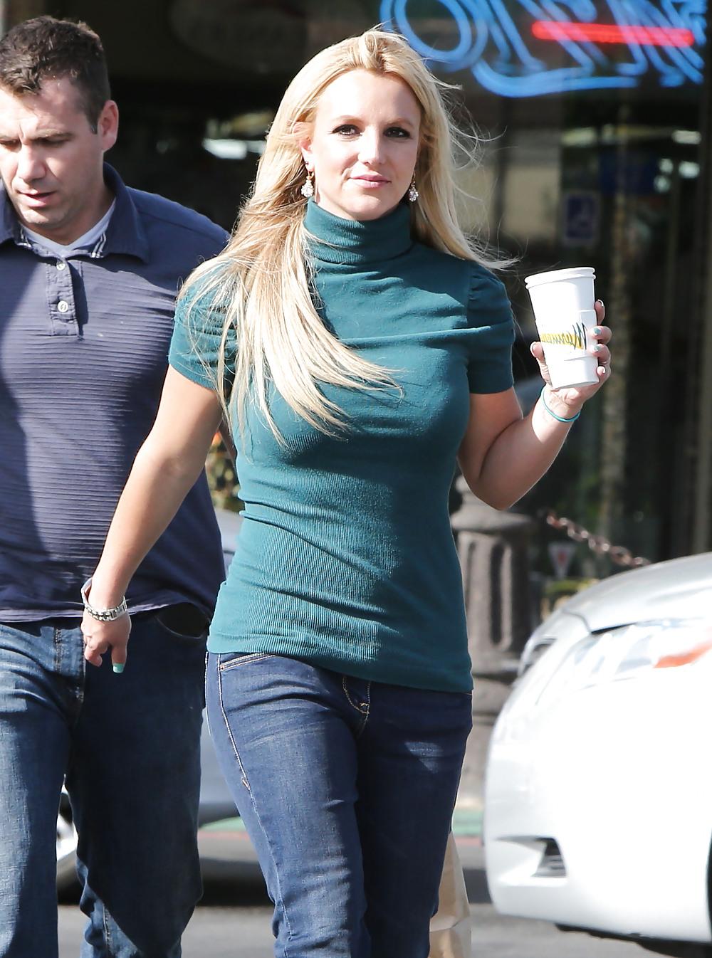9P Britney Spears - Got Herself A Miracle Bra