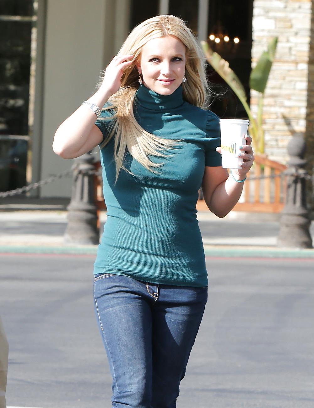 9P Britney Spears - Got Herself A Miracle Bra