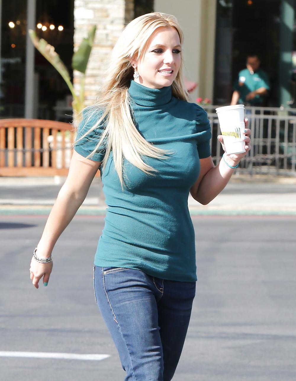 9P Britney Spears - Got Herself A Miracle Bra