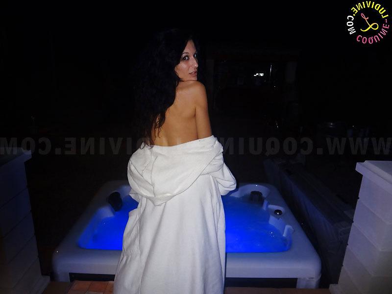 12P Ludivine slut makes a jacuzzi at night