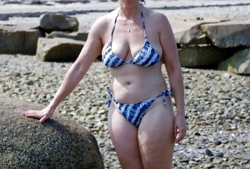 4P Milf in a bikini