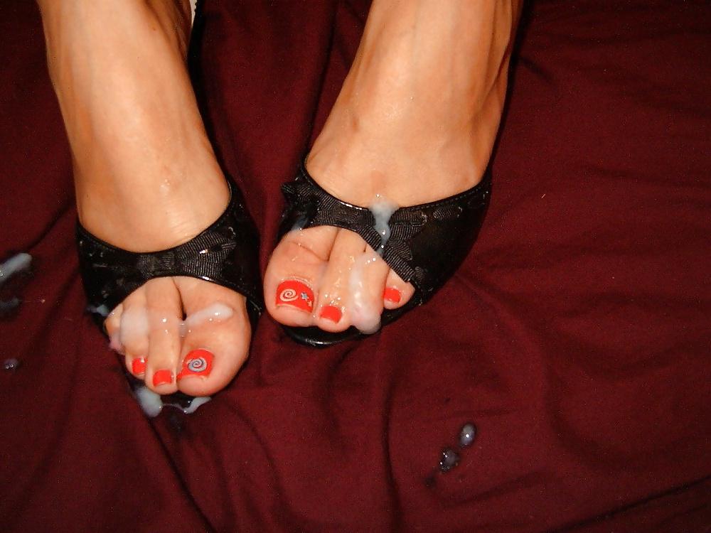 20P Cum on feet 