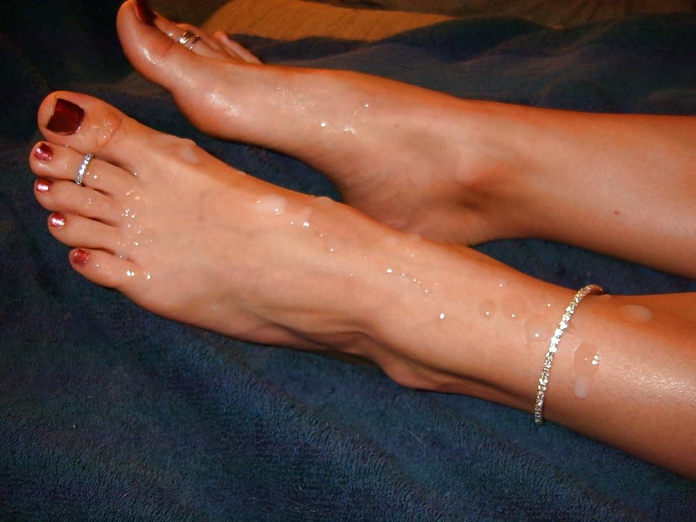 20P Cum on feet 
