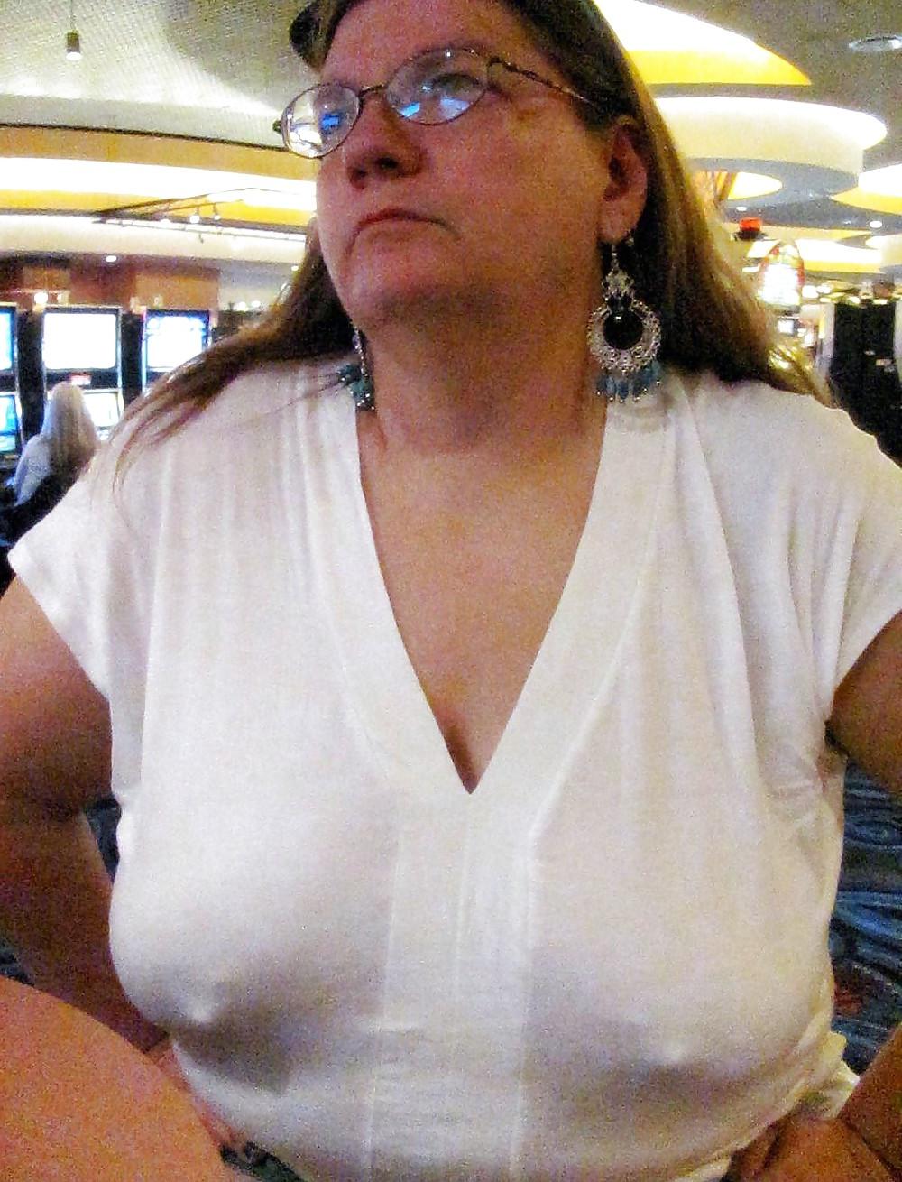 24P She forgot her bra 36.