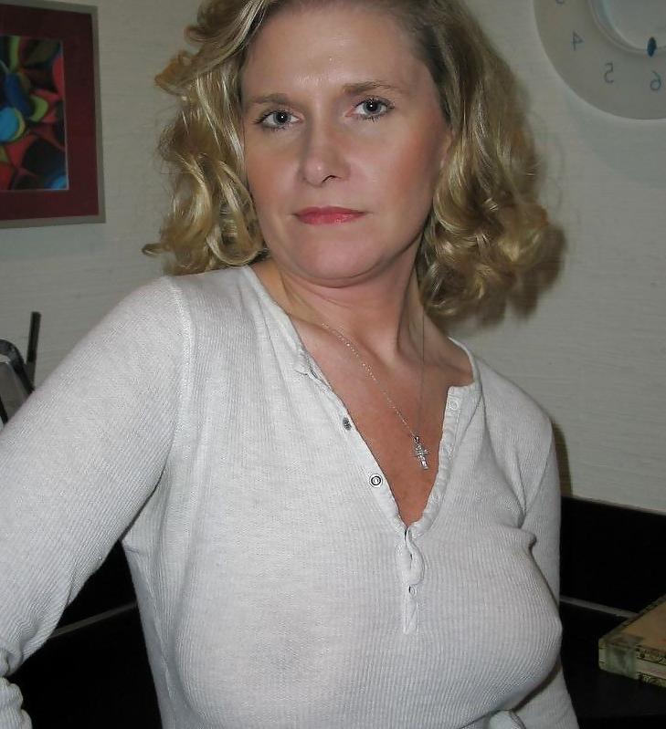 24P She forgot her bra 36.