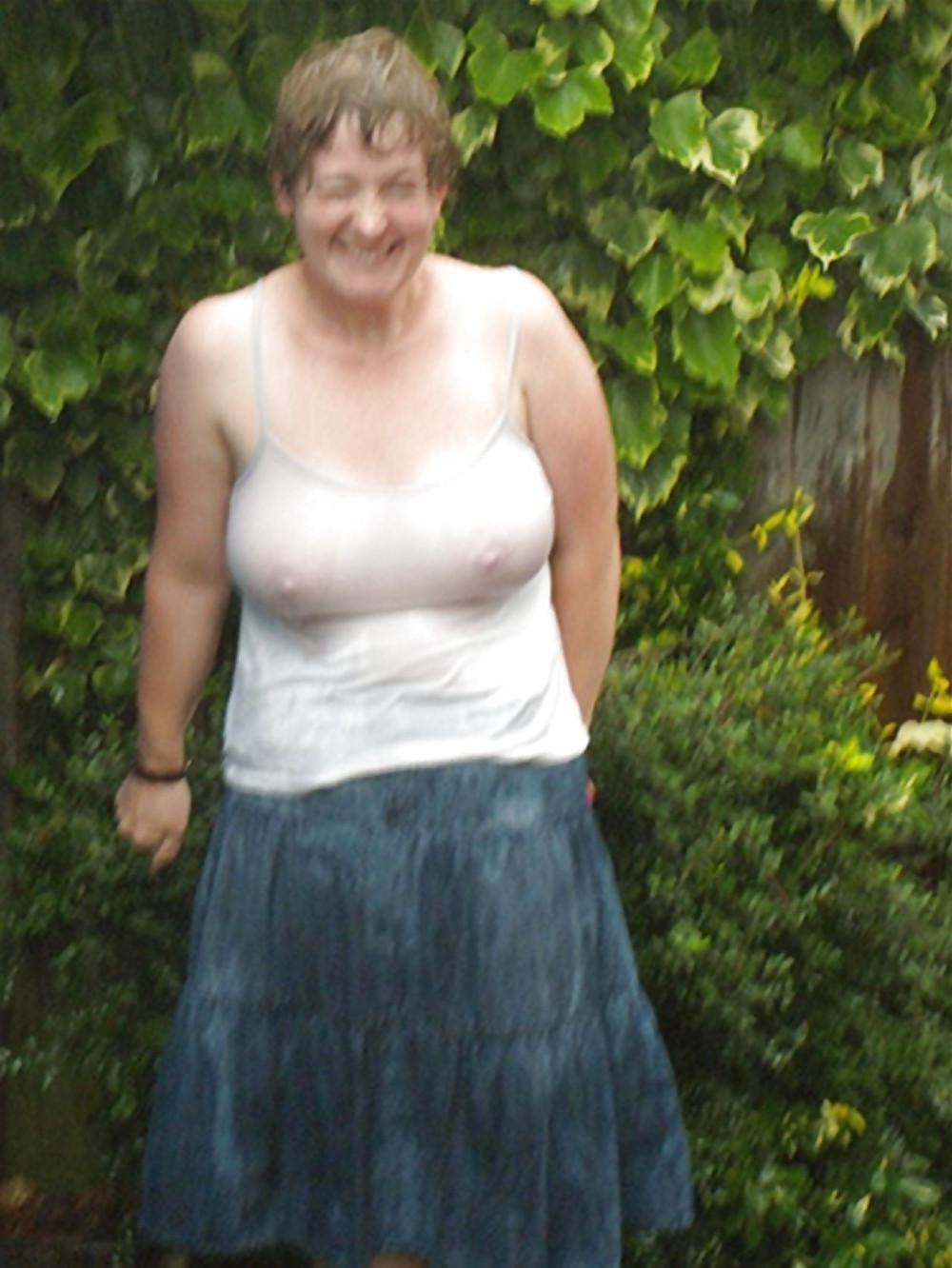24P She forgot her bra 36.