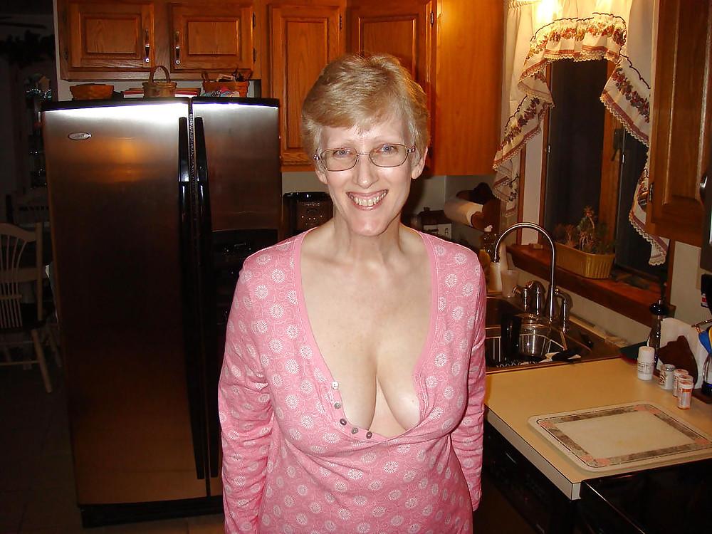 23P She forgot her bra 32.
