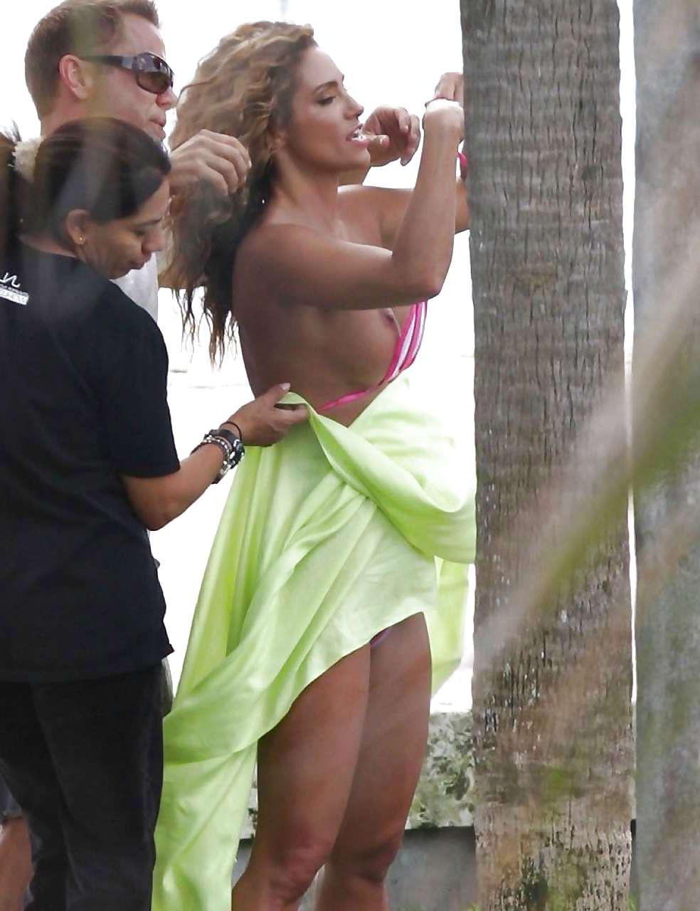 9P Jennifer Nicole Lee tits slip while changing bikini
