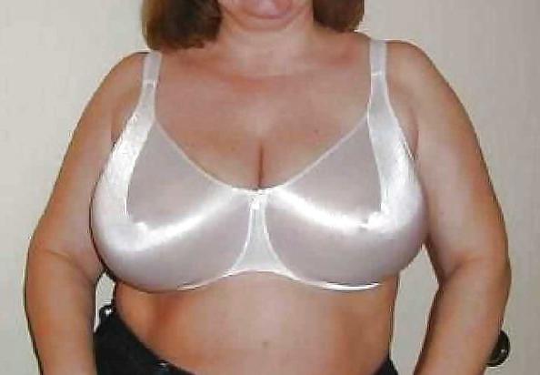 25P Chunky tits in bra 13