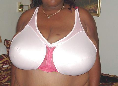 25P Chunky tits in bra 13