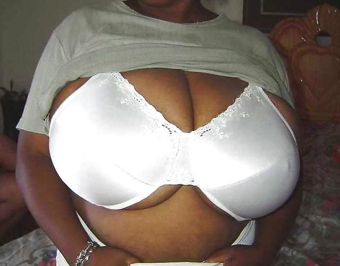 25P Chunky tits in bra 13