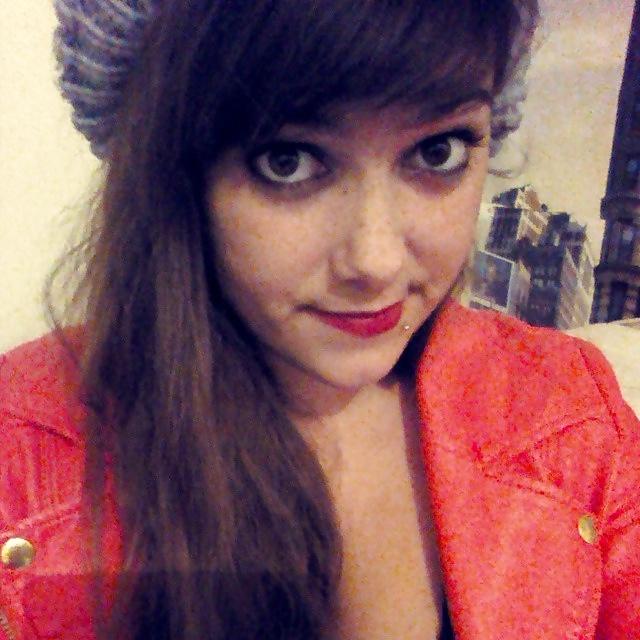 25P French Teen's Face Pics 
