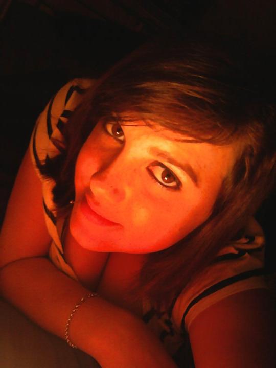 25P French Teen's Face Pics 