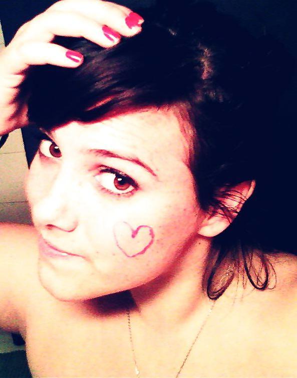 25P French Teen's Face Pics 