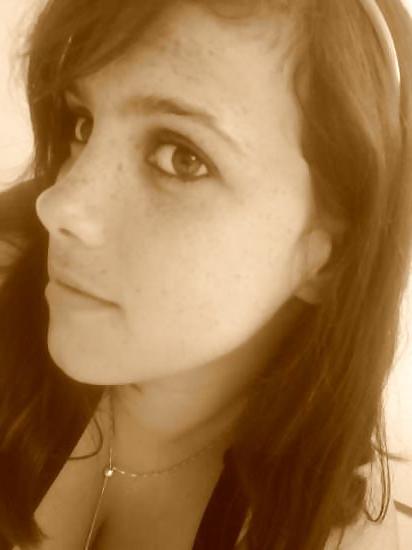 25P French Teen's Face Pics 