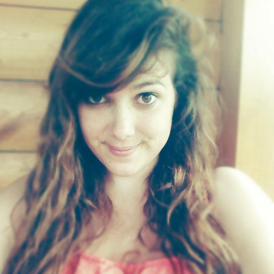 25P French Teen's Face Pics 