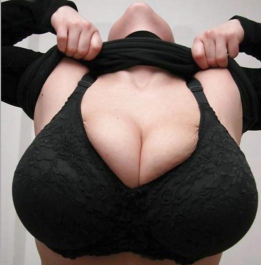 23P Chunky in bra 16