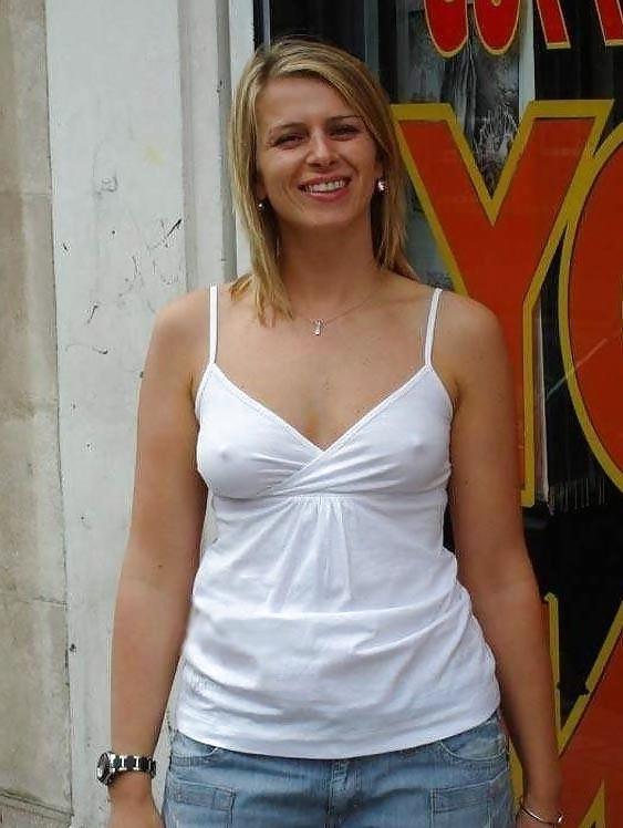 24P Women forgot her bra 2.