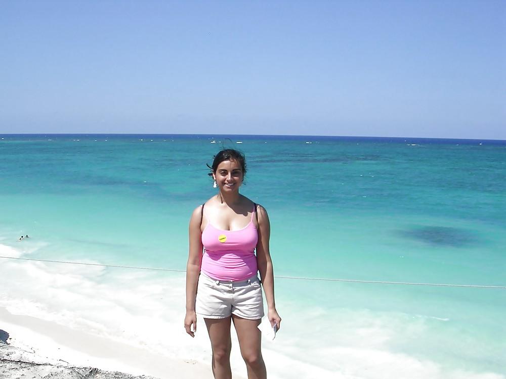 24P Women forgot her bra 2.