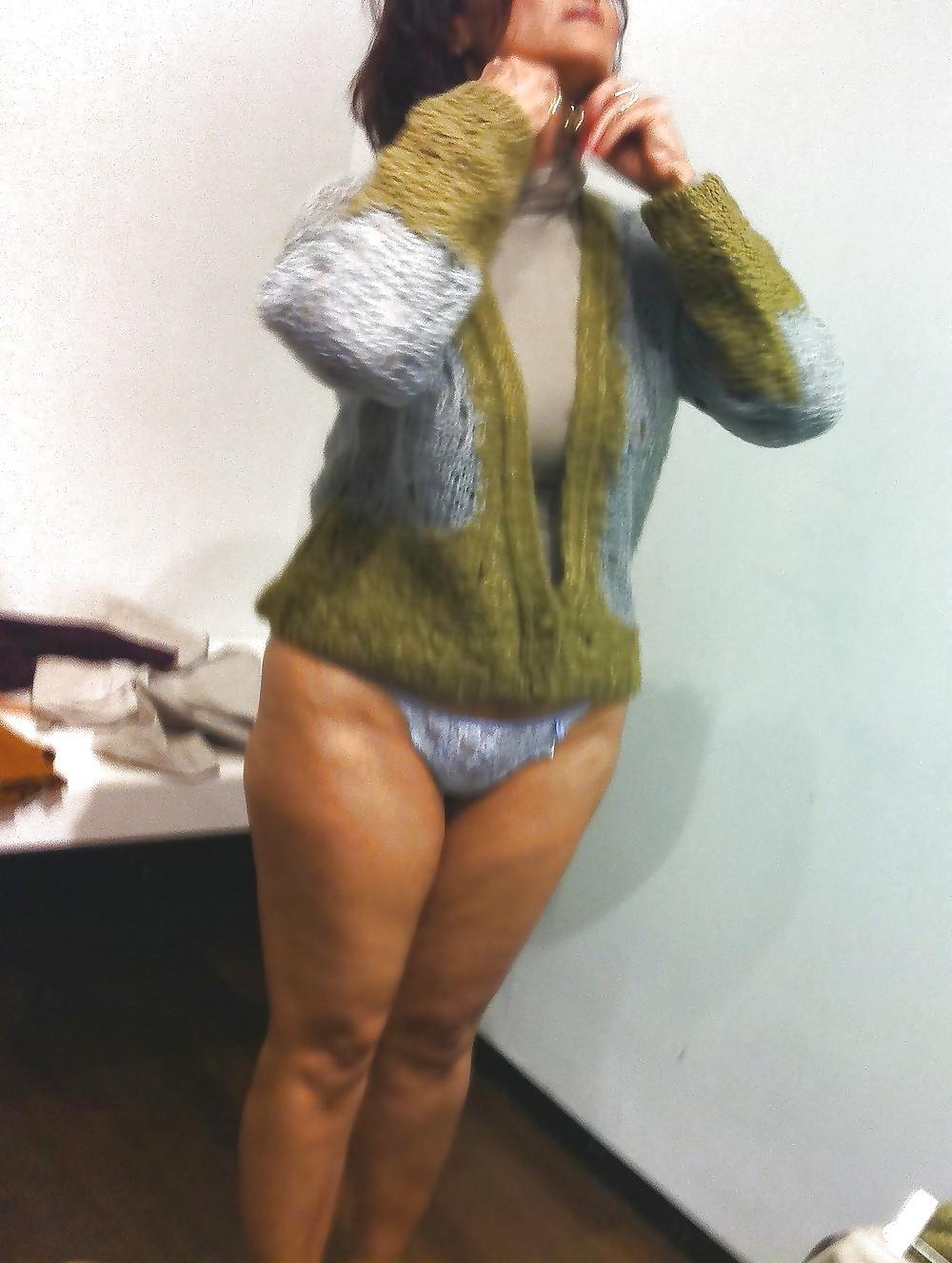 14P Tunisian girl spied in changing room