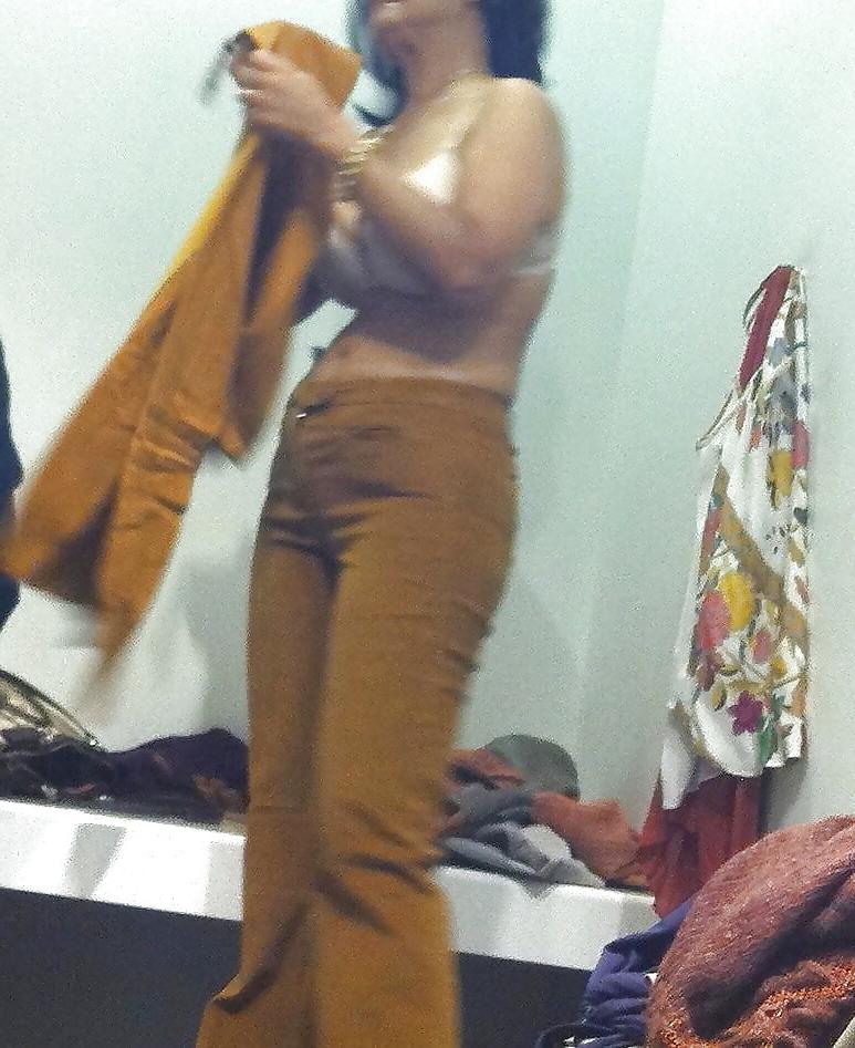 14P Tunisian girl spied in changing room
