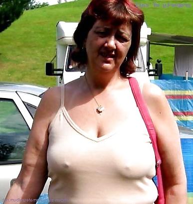 20P She forgot her bra 40.