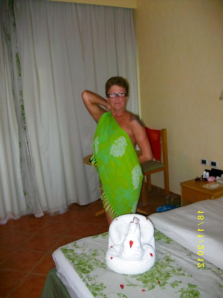 25P G I L F  Slut  26