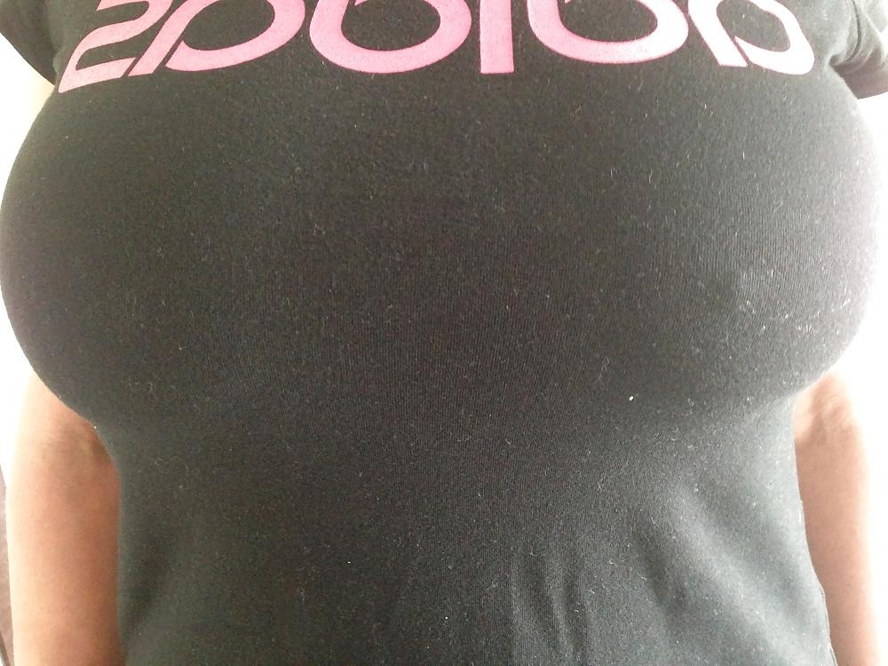 9P Aditits..goin to the gym bra-less hehehe