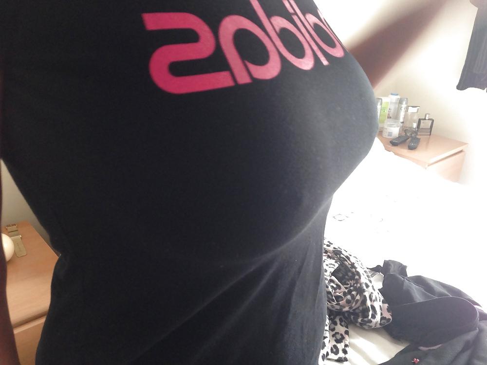 9P Aditits..goin to the gym bra-less hehehe
