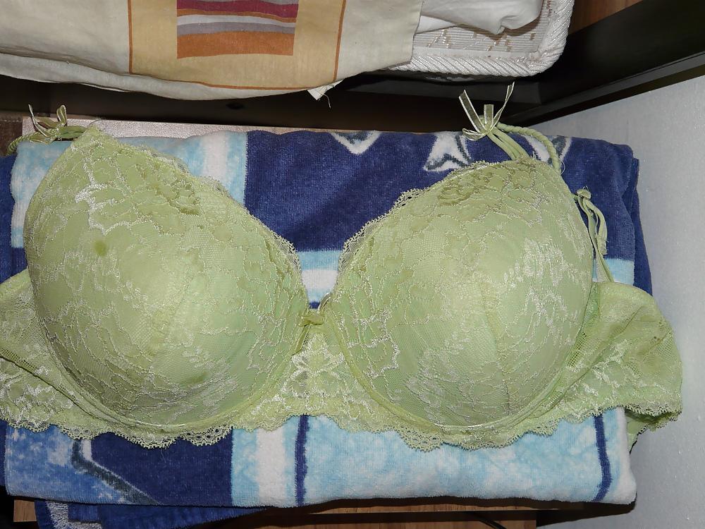 10P Green bra