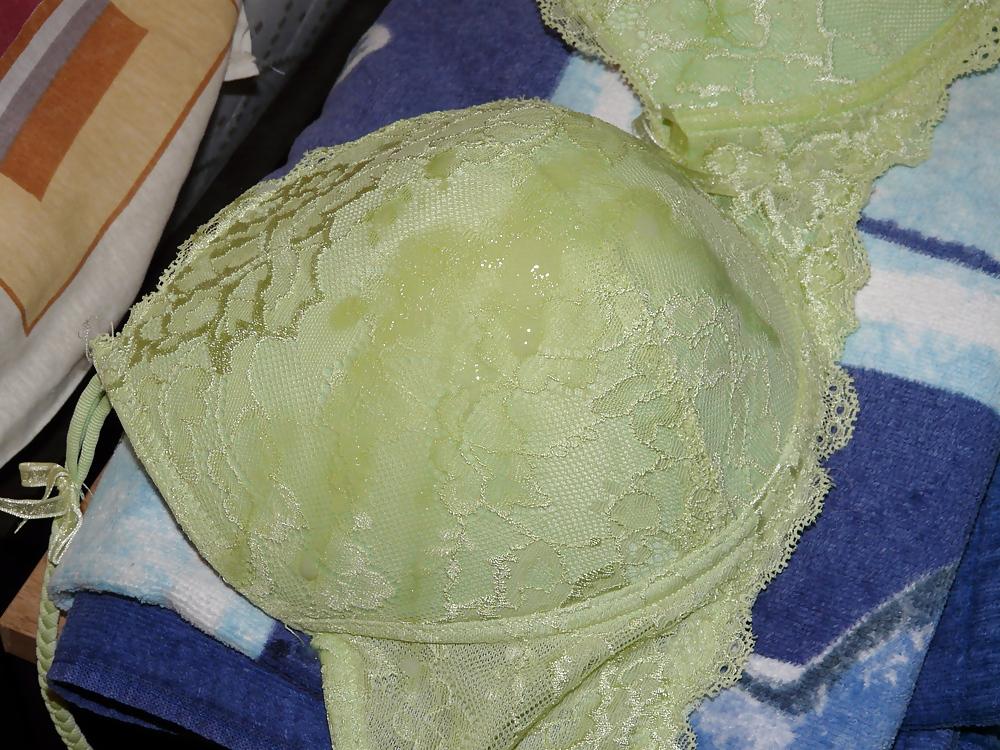 10P Green bra
