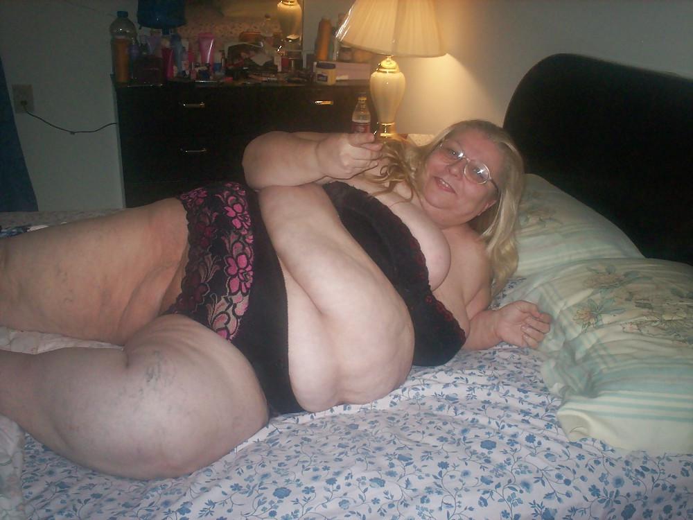 10P Showing off in the bed room 