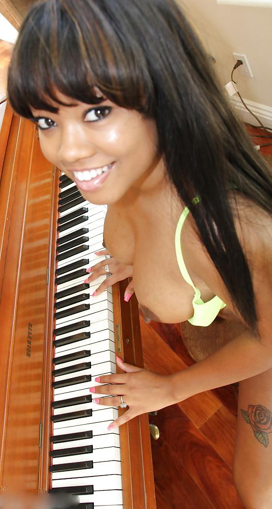 25P MELODY NAKAI, Pretty & Charming Babe