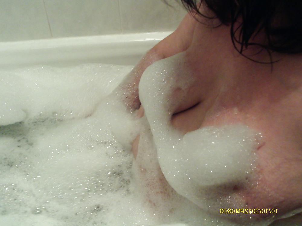8P Bath time 