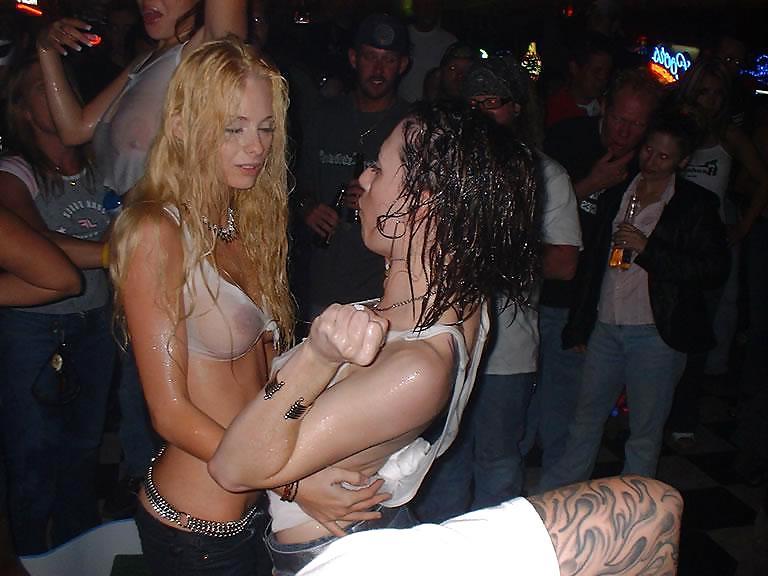 7P Girls in a bar with wet t-shirts