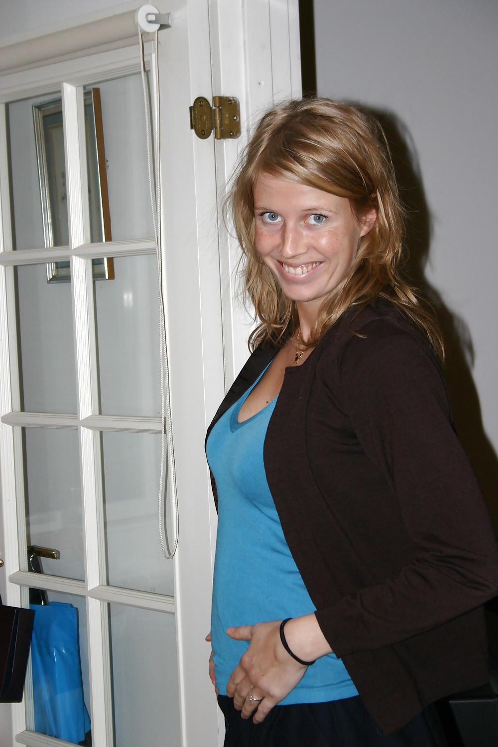 25P Pregnant Wife