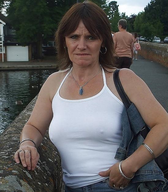 24P She forgot her bra 44.