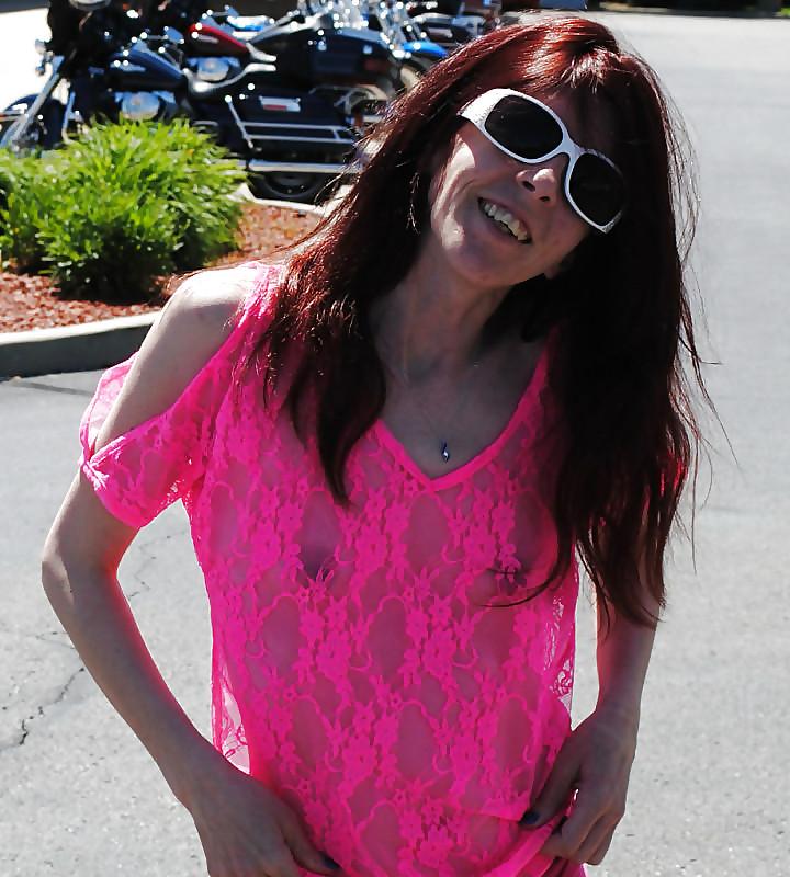 24P She forgot her bra 44.