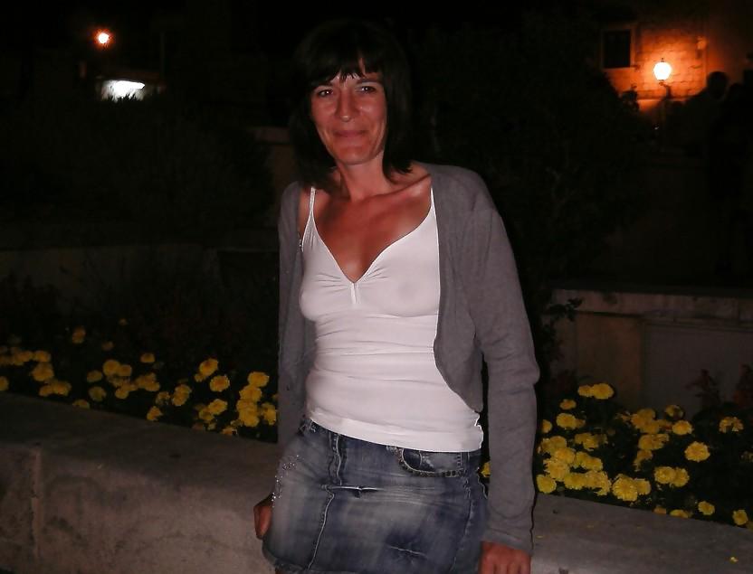 24P She forgot her bra 44.