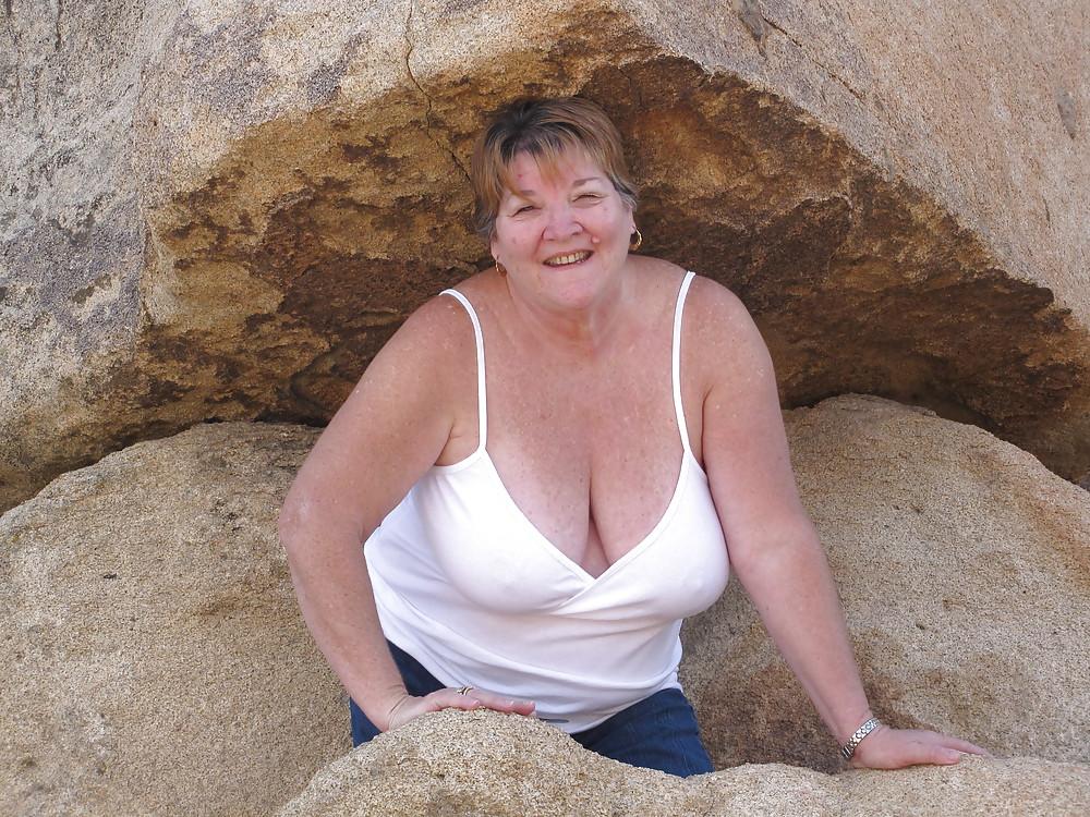 11P She forgot her bra 42.