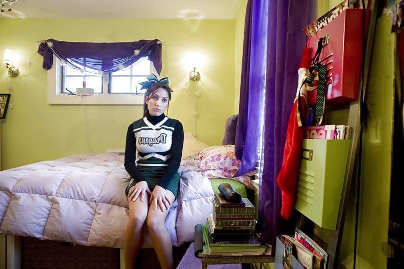15P Junge Frauen in ihren Zimmern - Youn women in their rooms